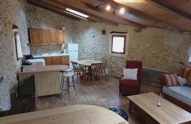 Maison de village ressourçante au cœur de Montbrun les bains