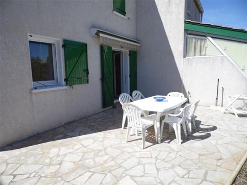 Maison mitoyenne duplex avec terrasse, garage et parking, proche plage, équipée pour 4 à 6 personnes - FR-1-326-385