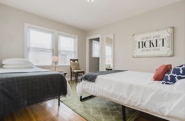 Massive Updated 6BR Near Everything Sleeps 20!