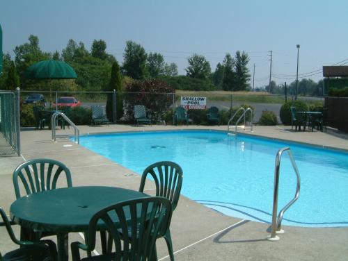 Mcintosh Country Inn Conference Centre 