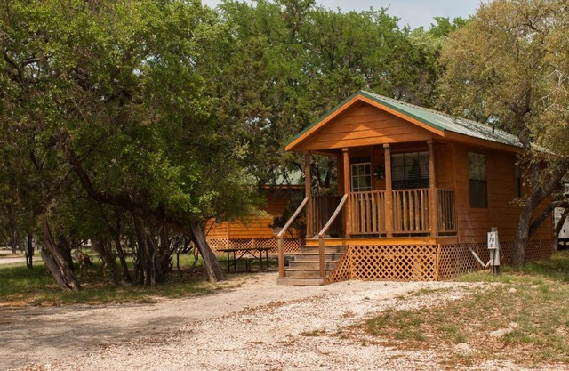 Medina Lake Camping Resort Cabin 6