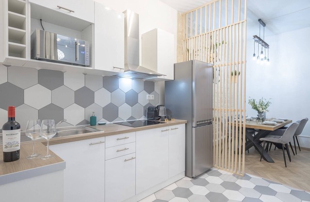 Meslay - Two Bedroom Apartment, Sleeps 4