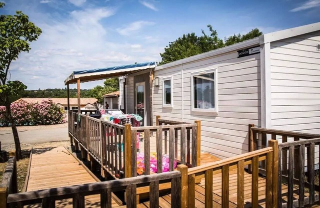 La Chapoulière People 