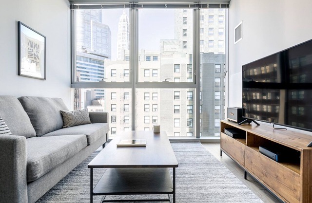 Mod Gold Coast 1BR w/Gym, nr. Magnificent Mile & the L, by Blueground