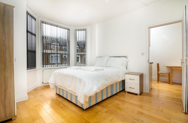 Modern 1 Bed Studio Flat in Kilburn near West Hampstead for 2 people