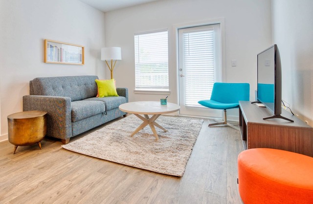 Modern 1BR w/Balcony | Walk to UF & Shands | Perfect for Long Stays