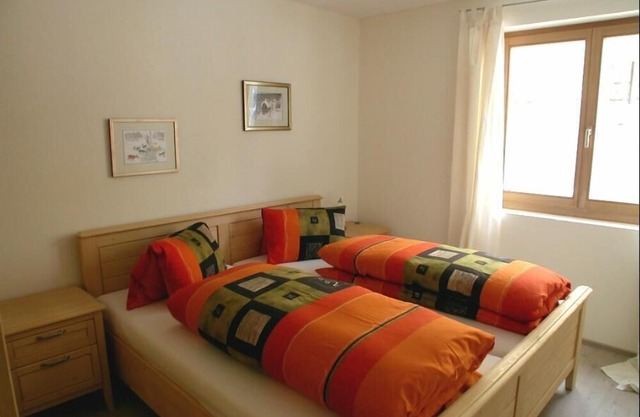 Modern 3 1/2 room apartment with a spacious, bright living room.