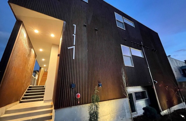 Modern loft downtown White Salmon #01