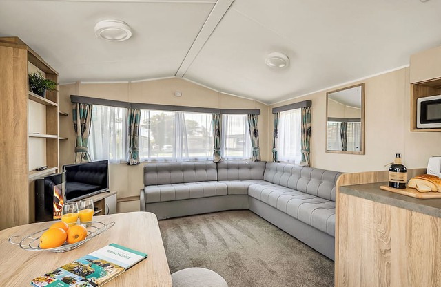 Modern open plan caravan with one double with en suite W.