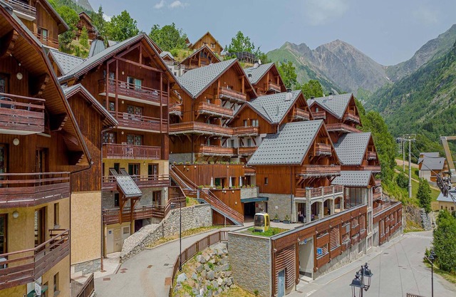 La Cascade Les Epinettes Incl Lift Pass Sc 