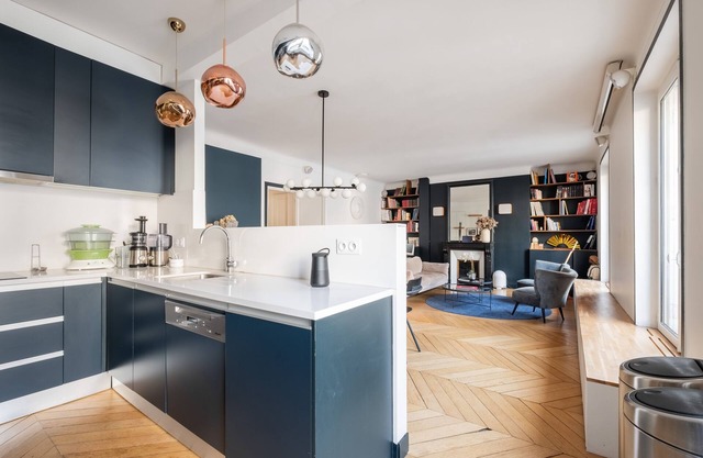 Modernist Blues in Saint Germain, by Veeve