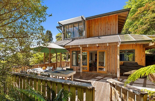 Moetu Lodge Pukawa Bay Holiday 