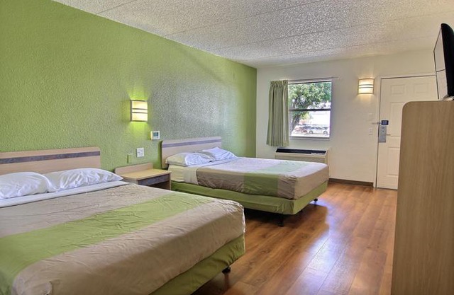 Motel 6 Austin TX - Central Downtown UT