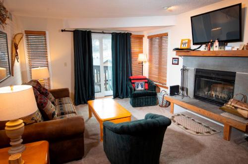 Mountain Lodge at Okemo-1Br Fireplace & Updated Kitchen condo