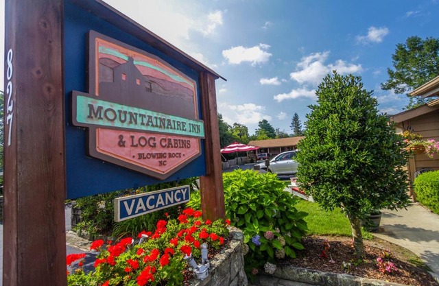 Mountainaire Inn Log Rock 