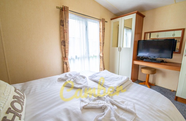 MP503 - Camber Sands Holiday Park - Sleeps 8 - Large Gated Decking - Amazing views over marshes and