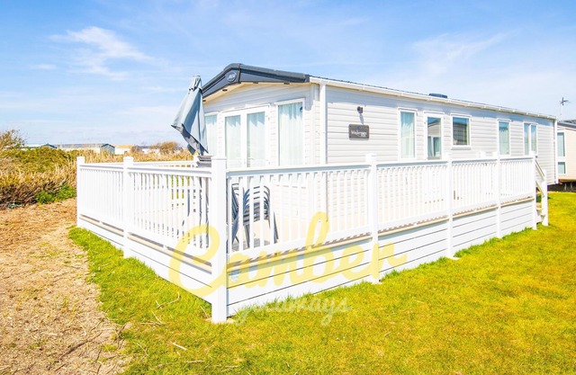 MP753 - Camber Sands Holiday Park - Sleeps 6 - Modern caravan with large Decking - Quiet Location