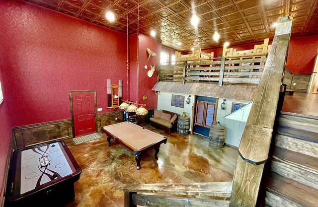 MT VIEW, HOT TUB, GAME ROOM, THEATER, GREAT LOCATION!