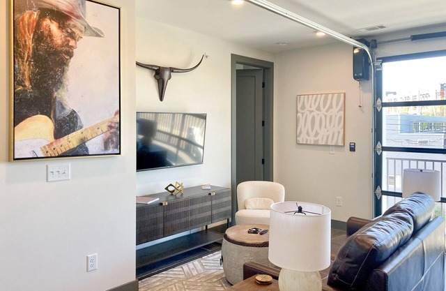 Muse | Sleek & stylish condo with central AC, full kitchen & fitness room