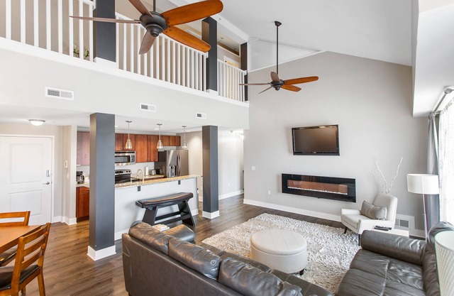 NEAR DOWNTOWN LARGE CONDO Sleeps 8 ~ 4BR With Private Balconies ~ 3 Full Baths