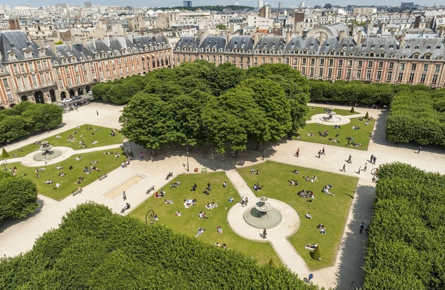 Near PLACE DES VOSGES AND PICASSO MUSEUM