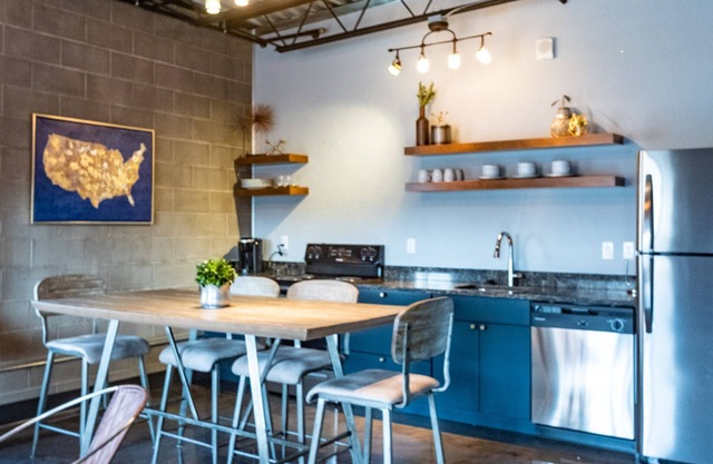 Nelson Inn - The Four Top, 201