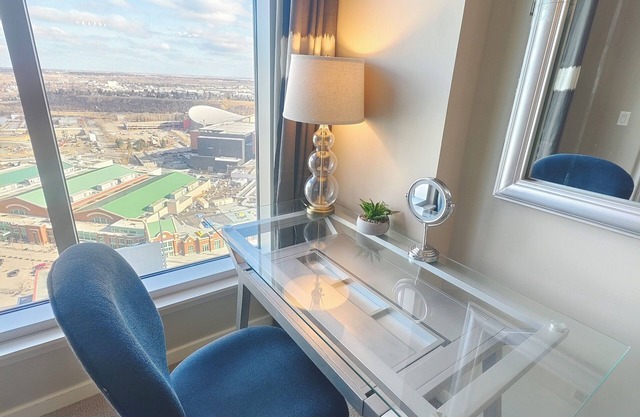 New downtown penthouse 1 bedroom with unblock view by Stampede BMO Saddle dome
