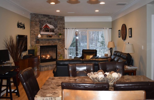 New Listing - Desirable Forest Ridge Condo 3 Bed, 2 BA