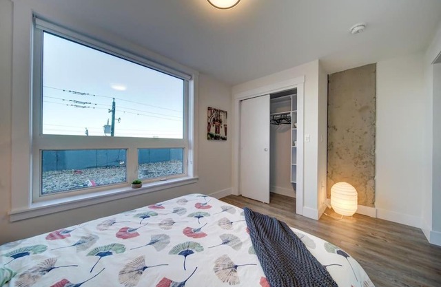 NEW Luxurious Brand New Modern Condo Parking Coffee Location!