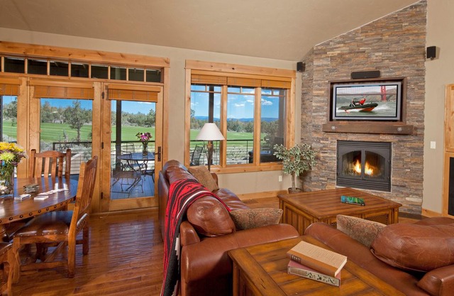 New Official Resort Listing! 3 BR Brasada Cabin