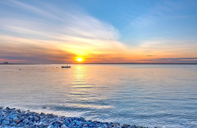 Renovated Bayside Sunroom Deck 