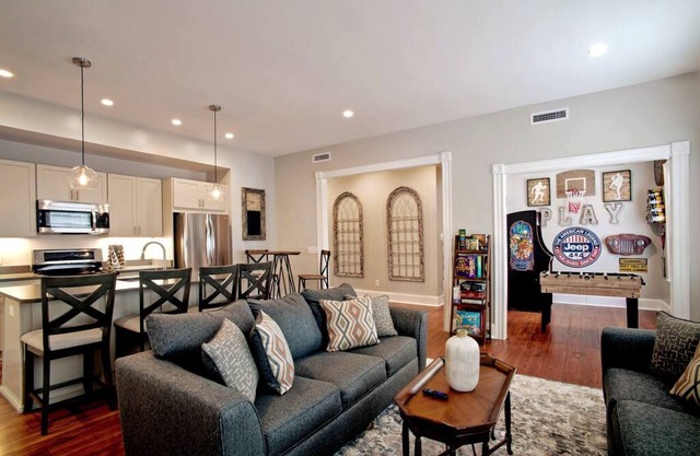 Newly Renovated 4 bed 3 bath & 2 Parking Spots