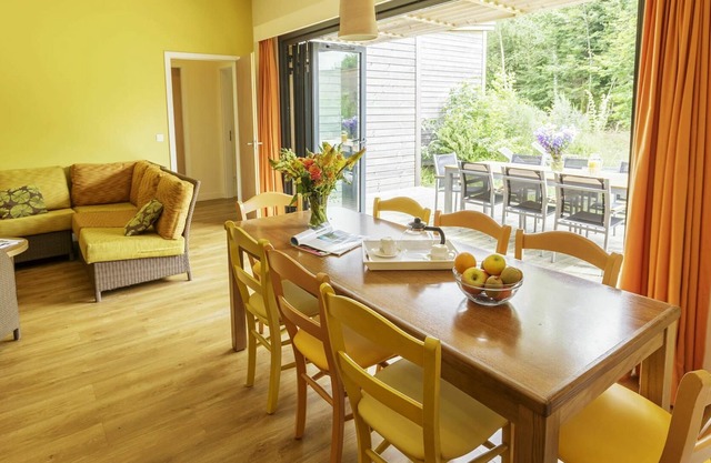 Nice apartment in villa for 8 guests with pool, WIFI, hot tub, TV and terrace