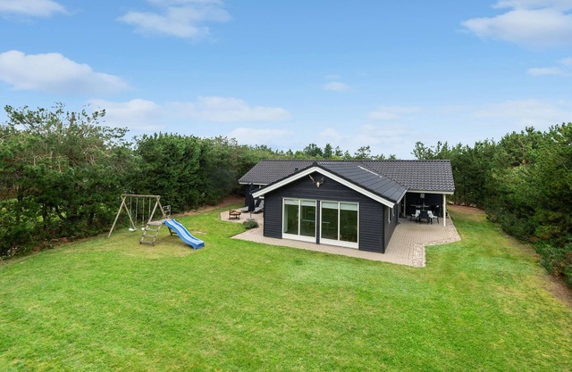 Nice home in Ansager with sauna
