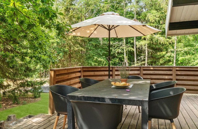 Nice home in Ebeltoft with kitchen