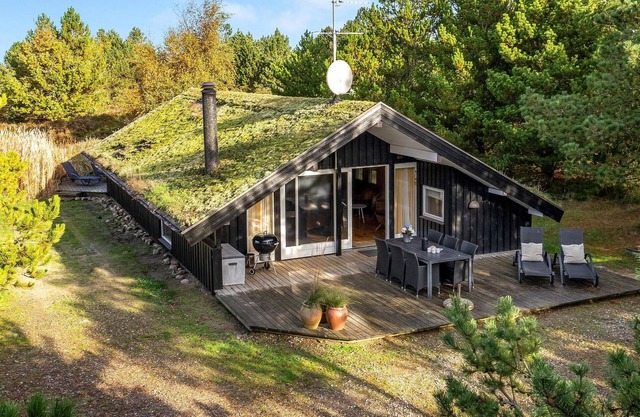 Nice home in Rømø with sauna