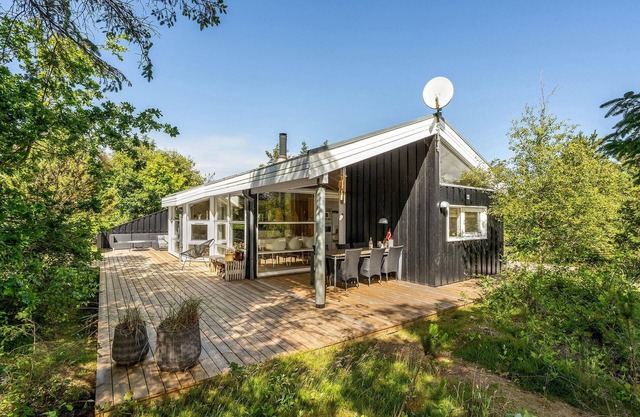 Nice home in Vestervig with WiFi