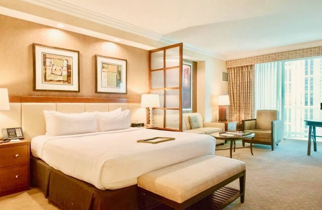 No Resort Fee ! Balcony Strip View Suite - Pool