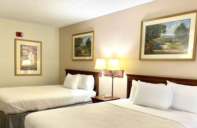 Non-Smoking Two Queen Beds at FairBridge Inn Express Mt Vernon