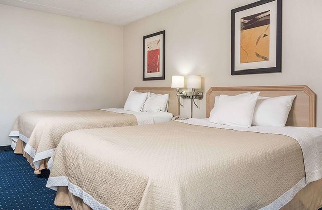 Norwood Inn Suites La Crosse 