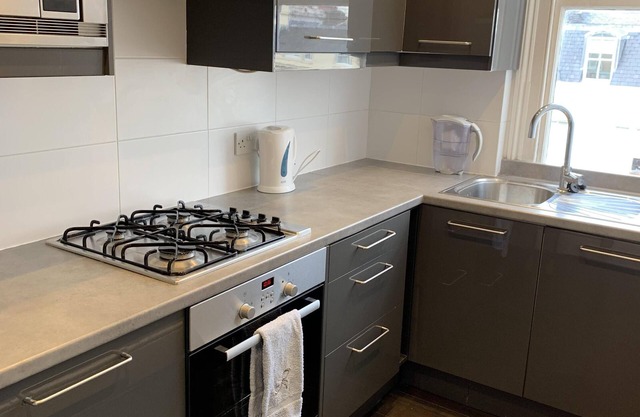 Notting Hill, 2 bedroom in great location.