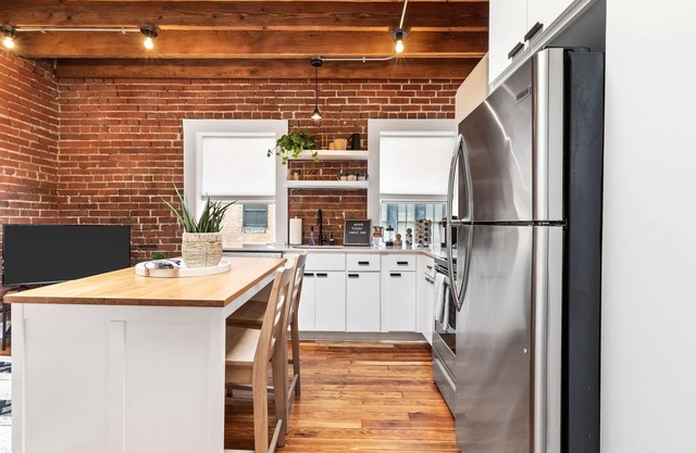 Cute Loft The Heart Of Parkville 