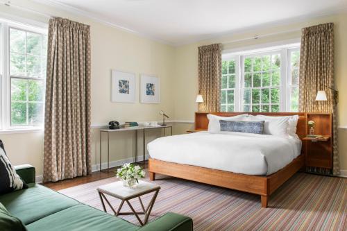 Oakhurst Inn 