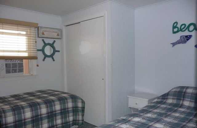 Ocean Block. Surf City. Duplex. Beach Badges. WIFI. Updated Kitchen. Deck.Surf.