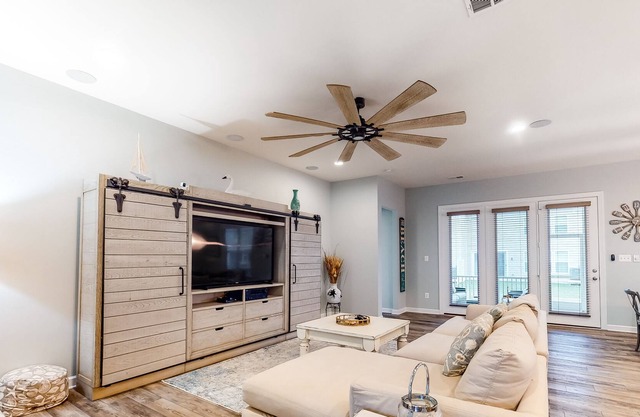 Ocean View beach club house with pool access, WiFi, private W/D, & central AC