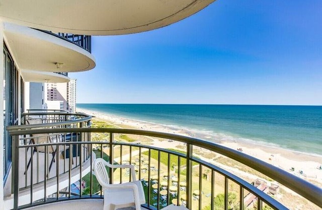 Oceanfront Condo W Balcony/ King Bed Meridian Plaza