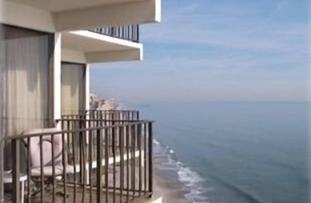 Royal Garden Resort City Beach 