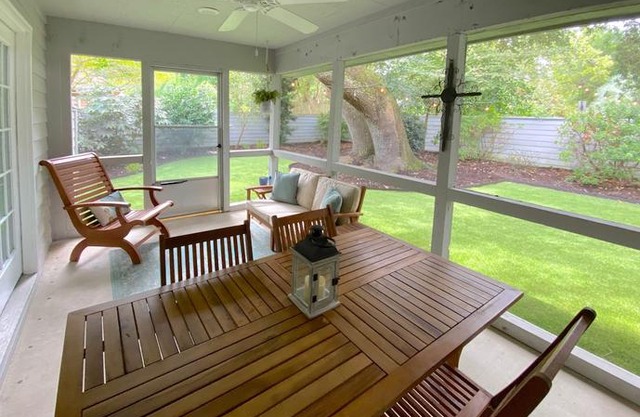 Old Village 3br 'coastal ' W/ Porch & Yard 3 Bedroom Villa