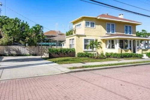 Boutique Downtown Wpb 