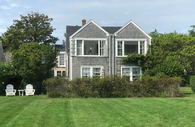 ON Sconset bluff-private beach access-bike or walk to village
